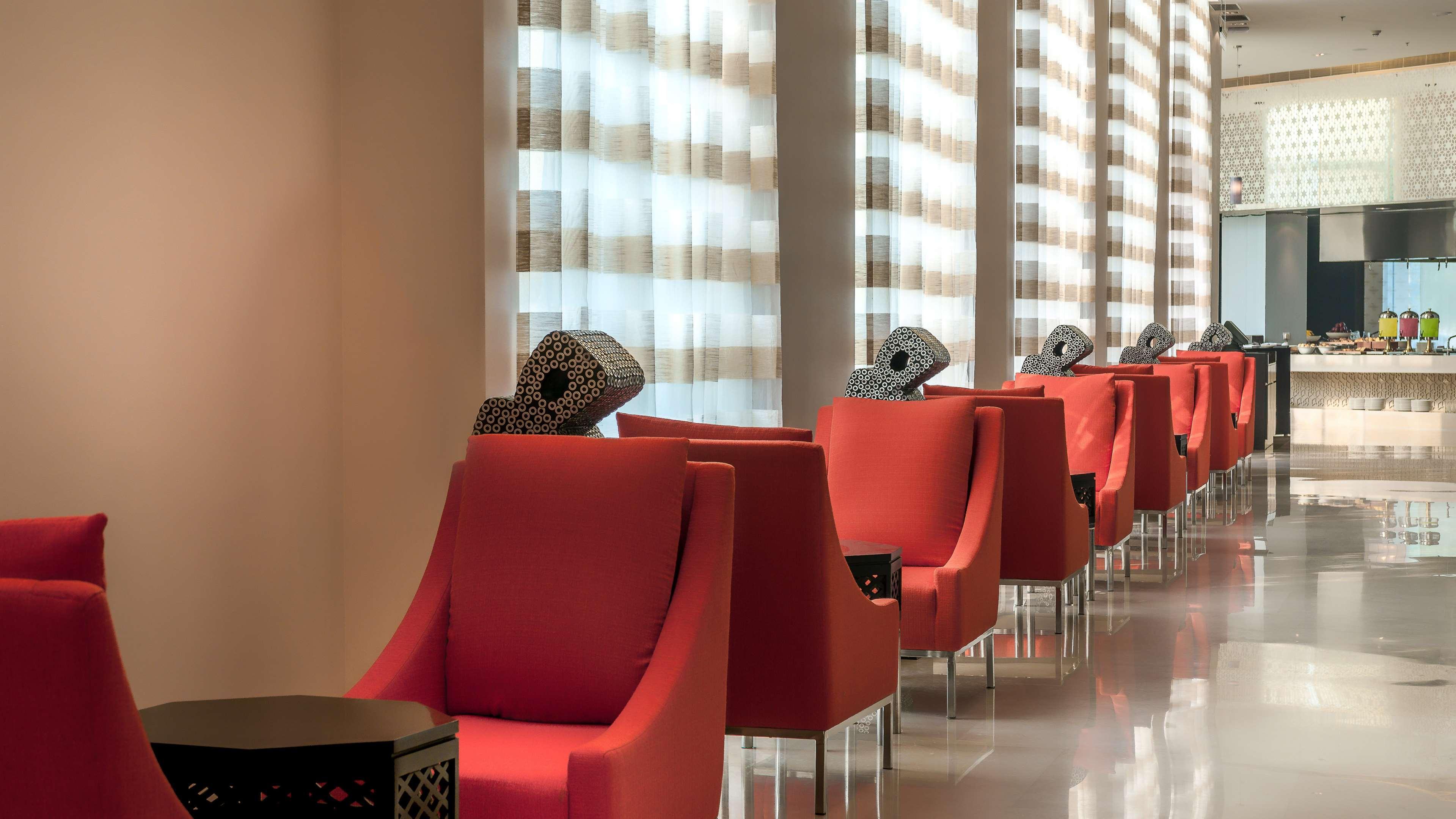 Hyatt Place Gurgaon Udyog Vihar Exterior foto The lounge at the airport