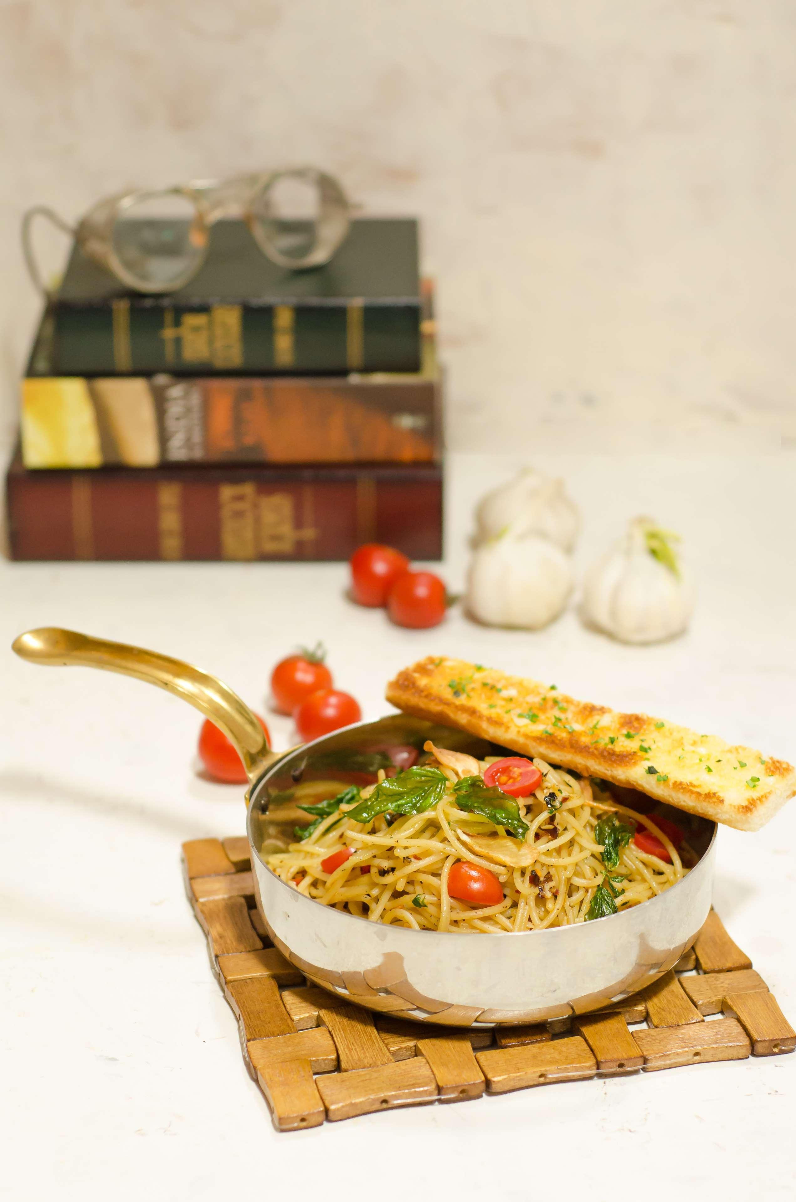 Hyatt Place Gurgaon Udyog Vihar Exterior foto Garlic bread with pasta