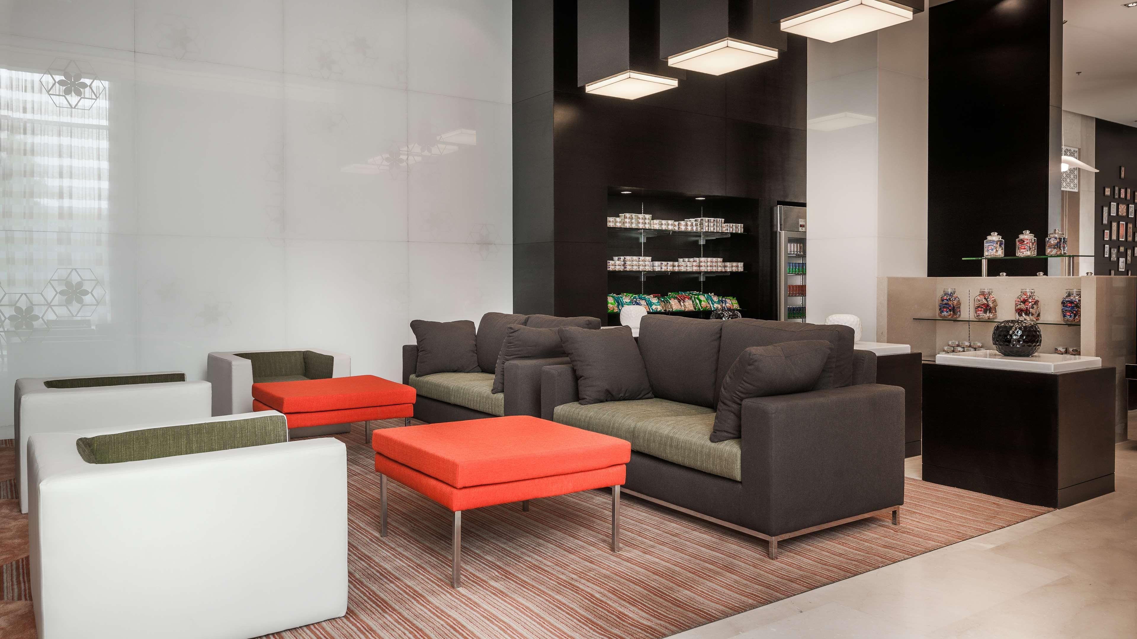 Hyatt Place Gurgaon Udyog Vihar Exterior foto The lounge at the airport