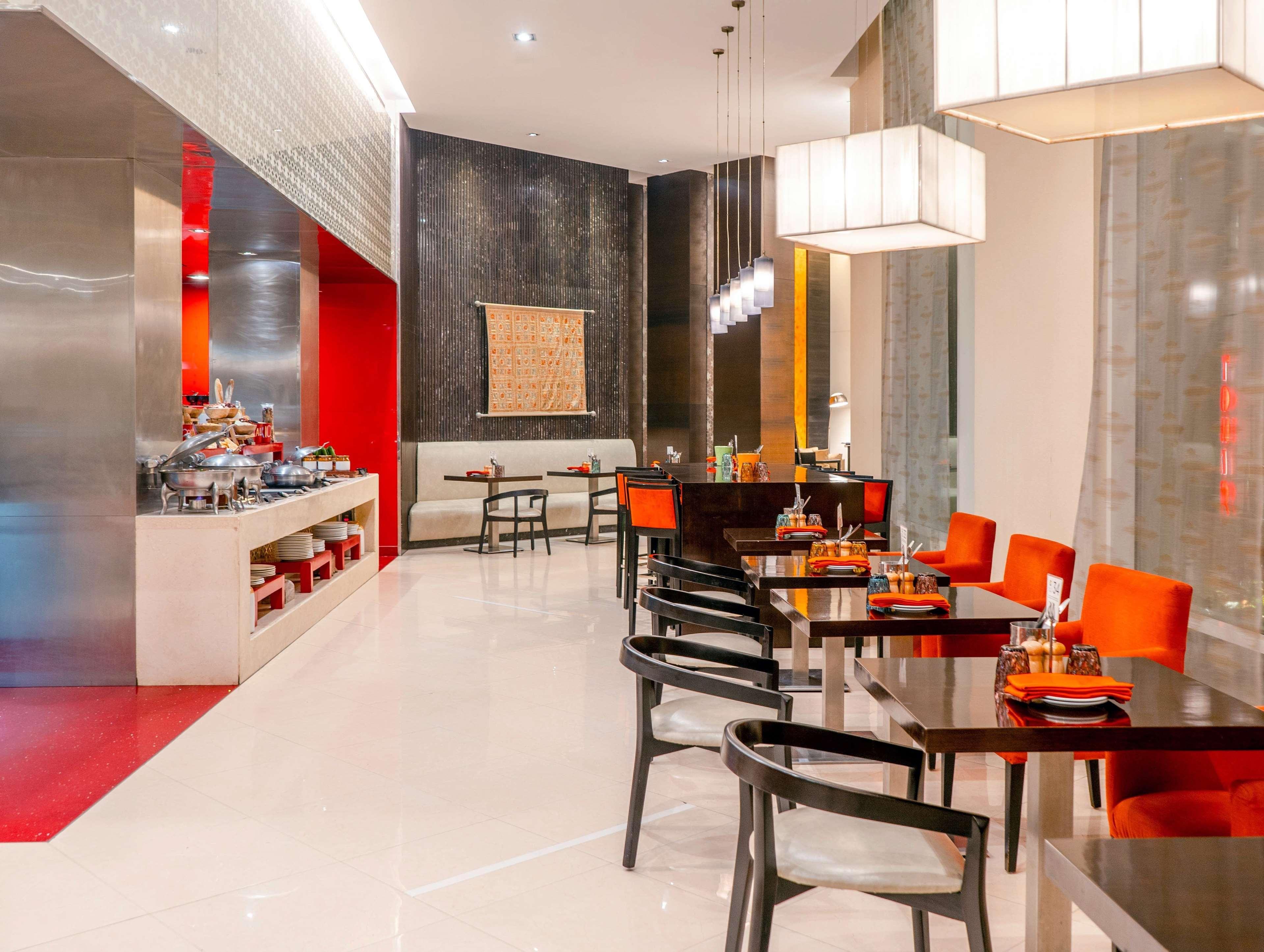 Hyatt Place Gurgaon Udyog Vihar Exterior foto The restaurant at the hotel