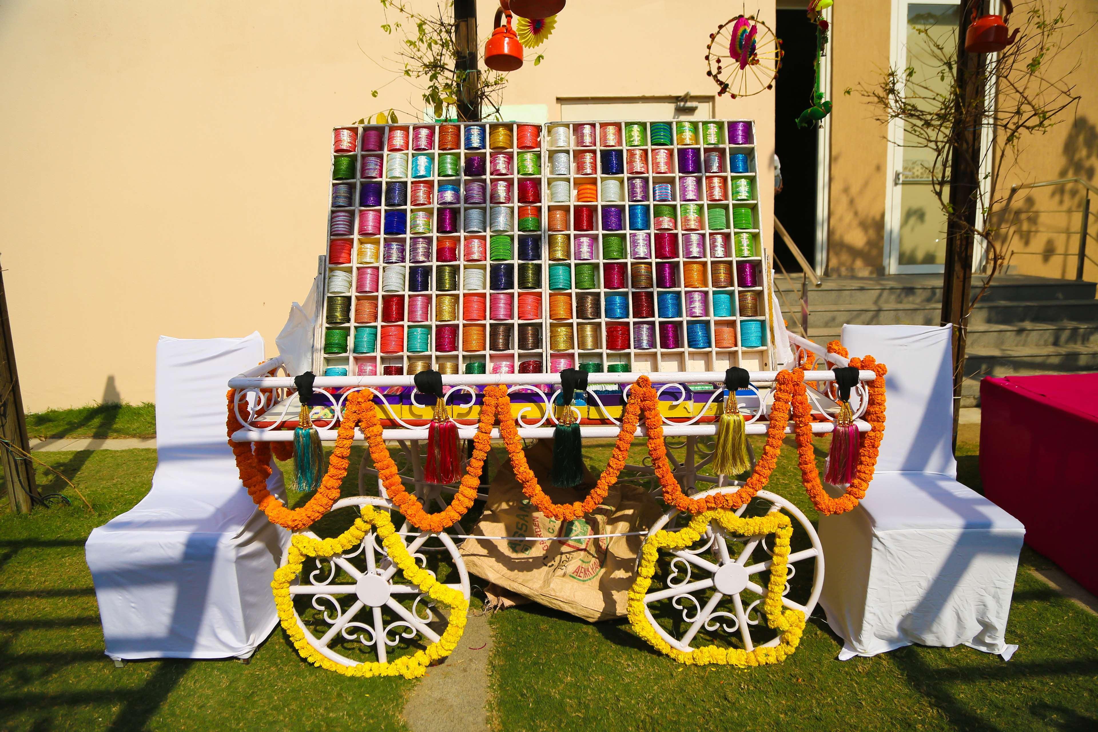 Hyatt Place Gurgaon Udyog Vihar Exterior foto A traditional Indian wedding cart