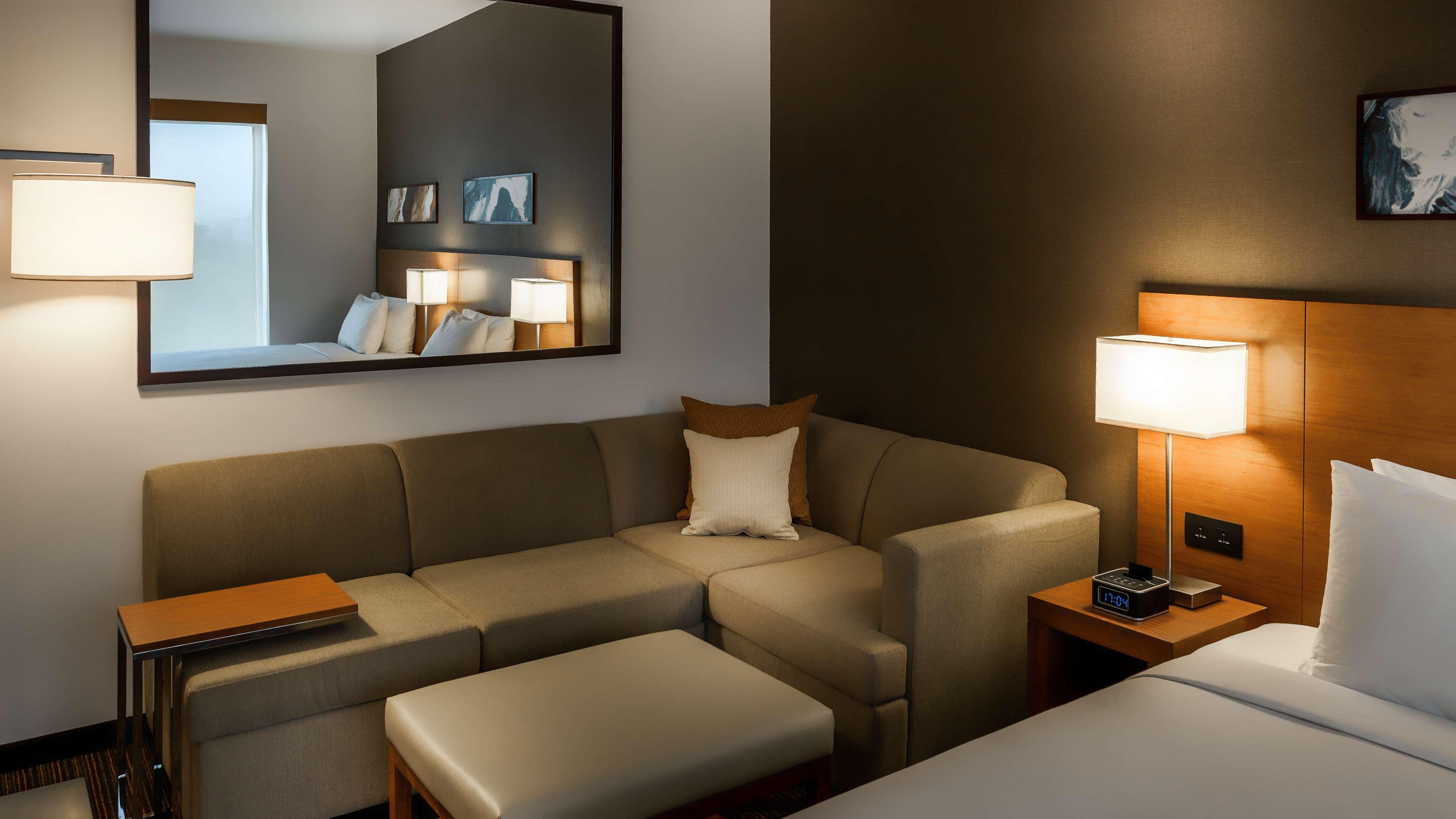 Hyatt Place Gurgaon Udyog Vihar Exterior foto A typical room at the hotel