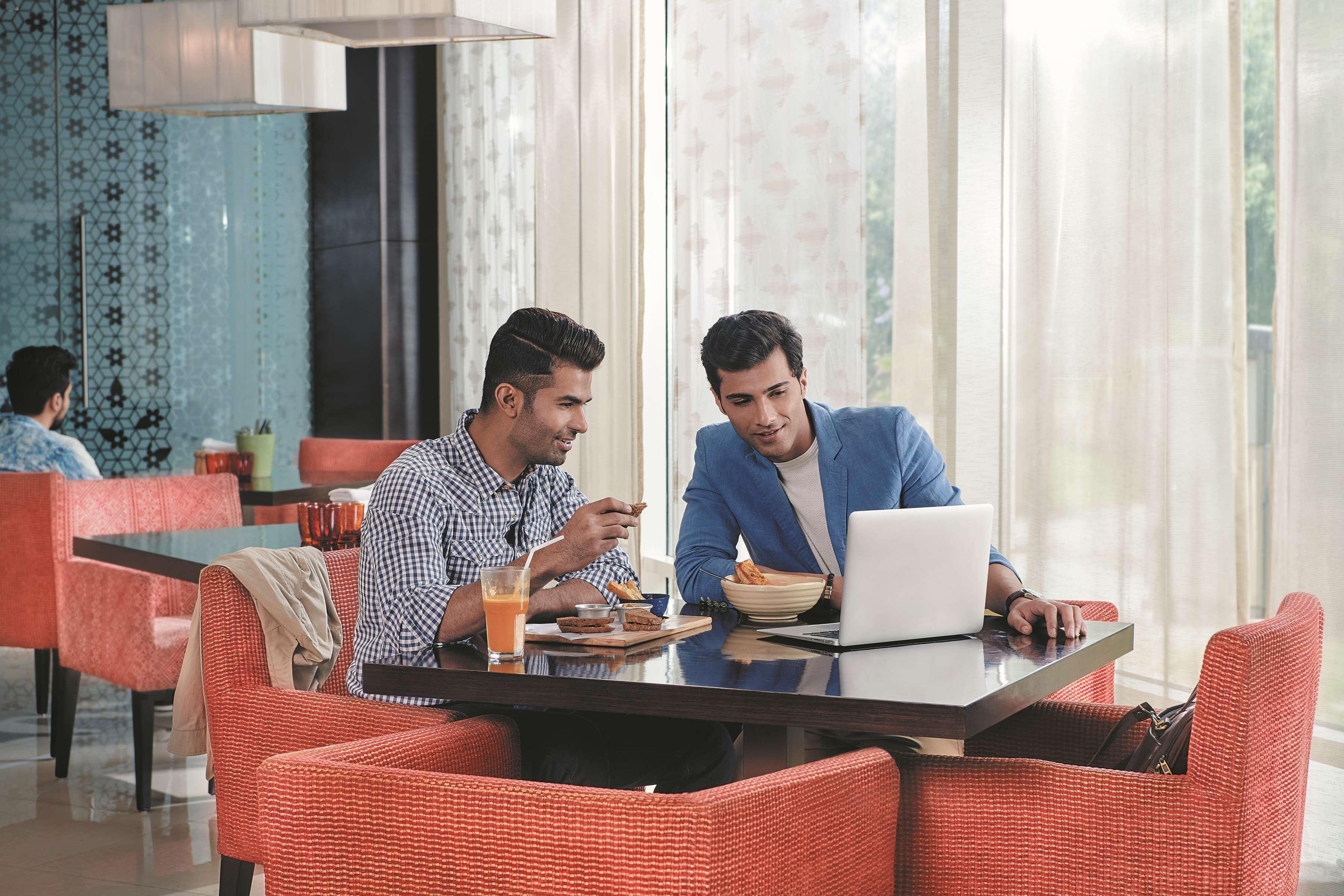 Hyatt Place Gurgaon Udyog Vihar Exterior foto The Lounge at Mumbai International Airport