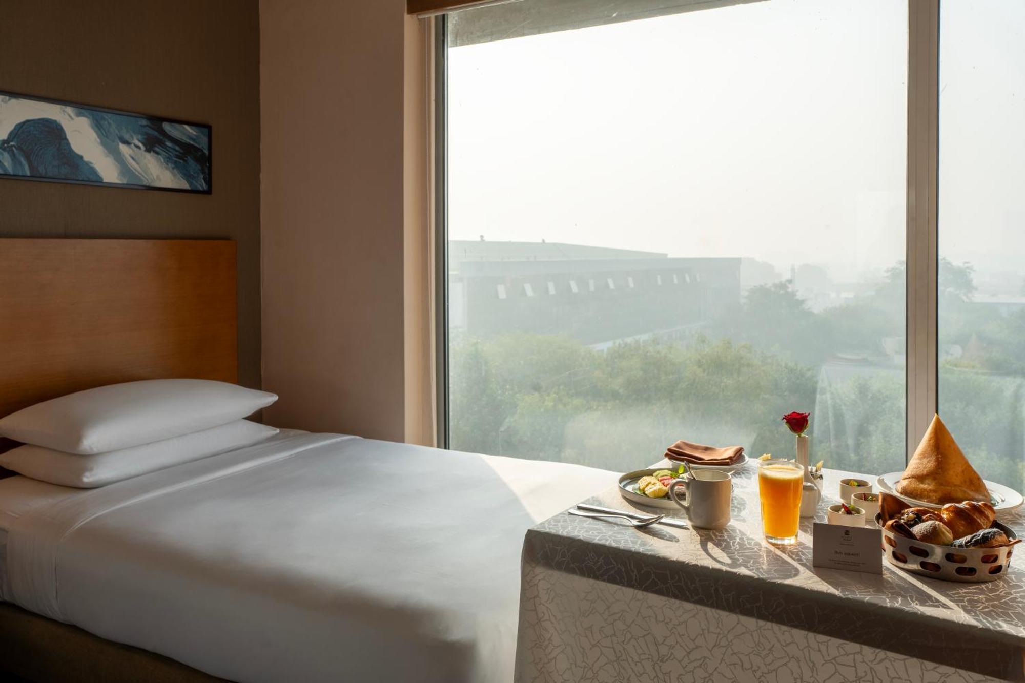 Hyatt Place Gurgaon Udyog Vihar Exterior foto A room at the hotel