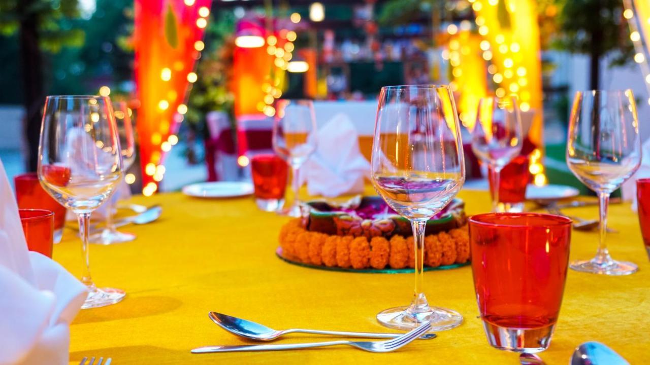 Hyatt Place Gurgaon Udyog Vihar Exterior foto A table set for a meal